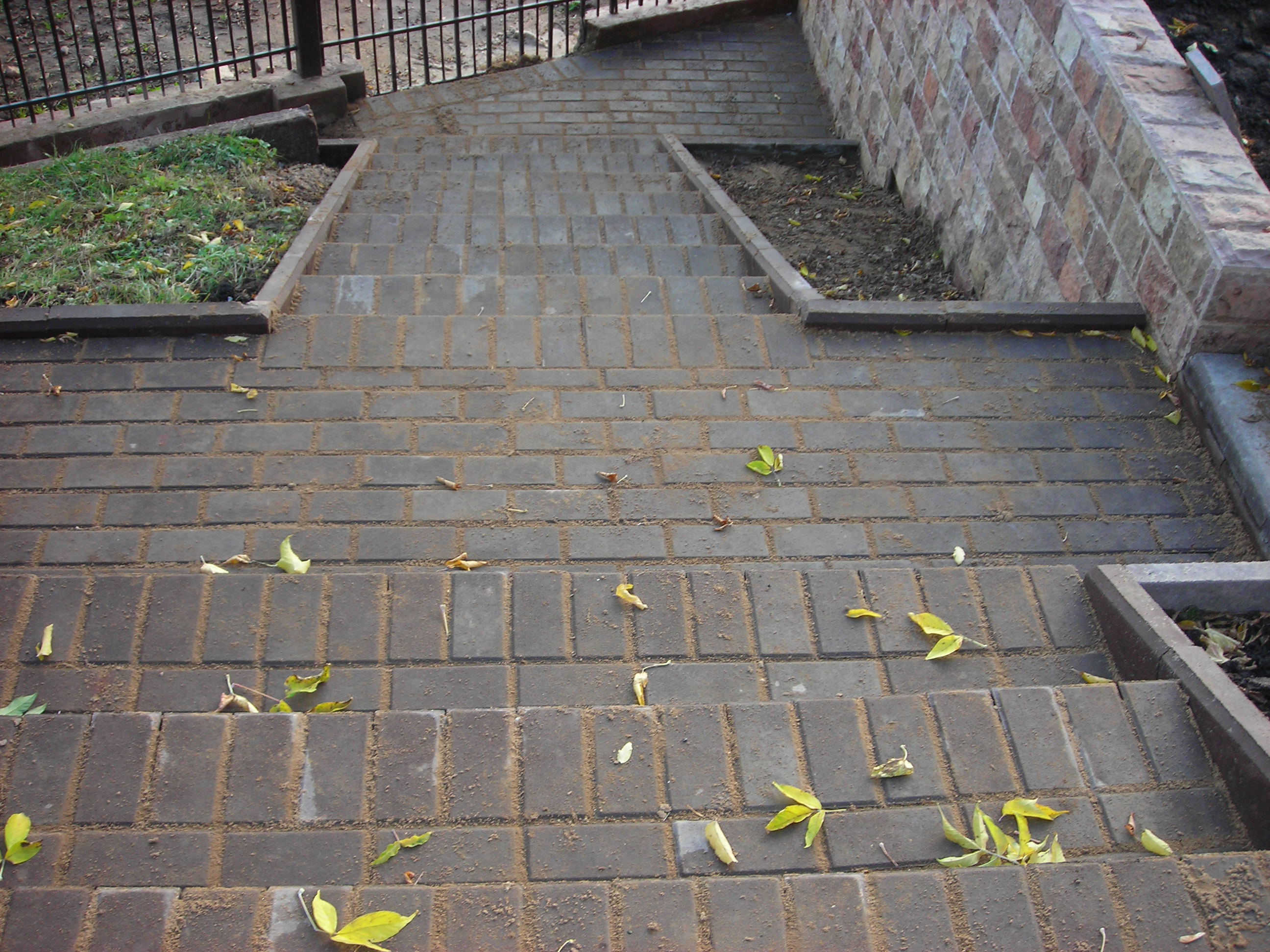 Мощение дорожек с подготовкой основания для пешеходов