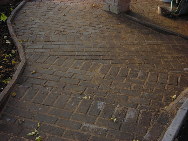 Мощение дорожек с подготовкой основания для пешеходов